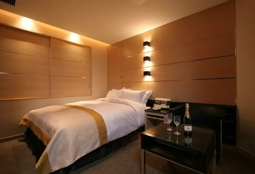 Fotos del hotel The Glanz:  13