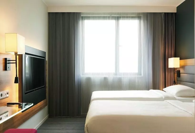 Fotos del hotel Moxy Milan Linate:  2