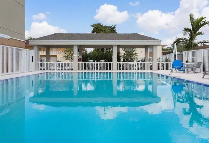 Fotos del hotel Candlewood Suites Miami Intl Airport  36th St, An Ihg:  22