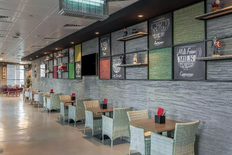 Fotos del hotel Park Inn By Radisson Jubail Industrial City:  12