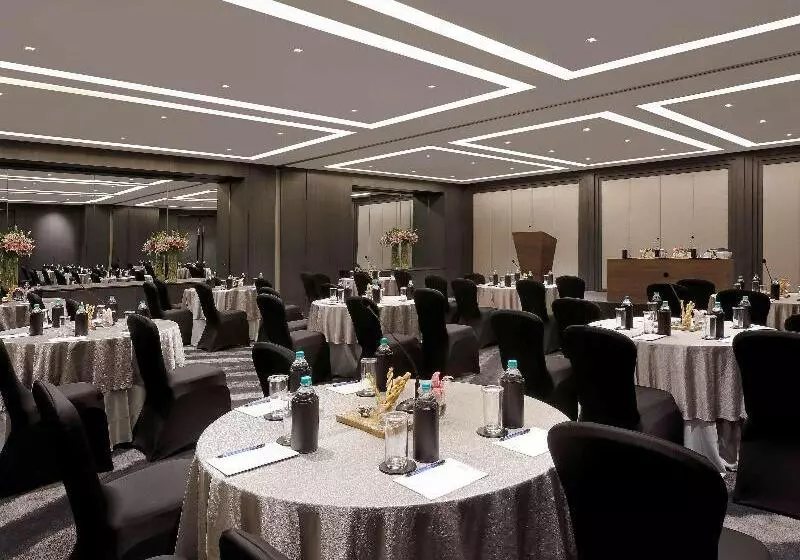 Fotos del hotel Novotel Chennai Chamiers Road:  22