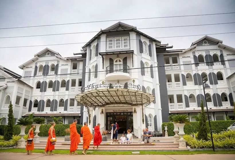 Le Thatluang D'or Boutique