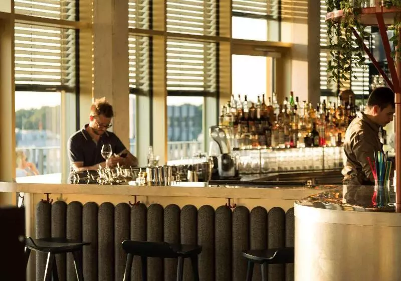 Fotos del hotel 25hours  The Circle:  9