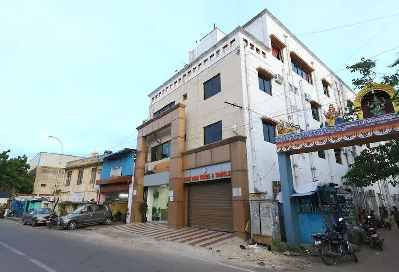 OYO 9372 Rich Inn