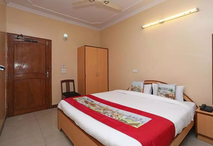 Fotos del hotel Oyo 10282 Hotel Rishi:  2