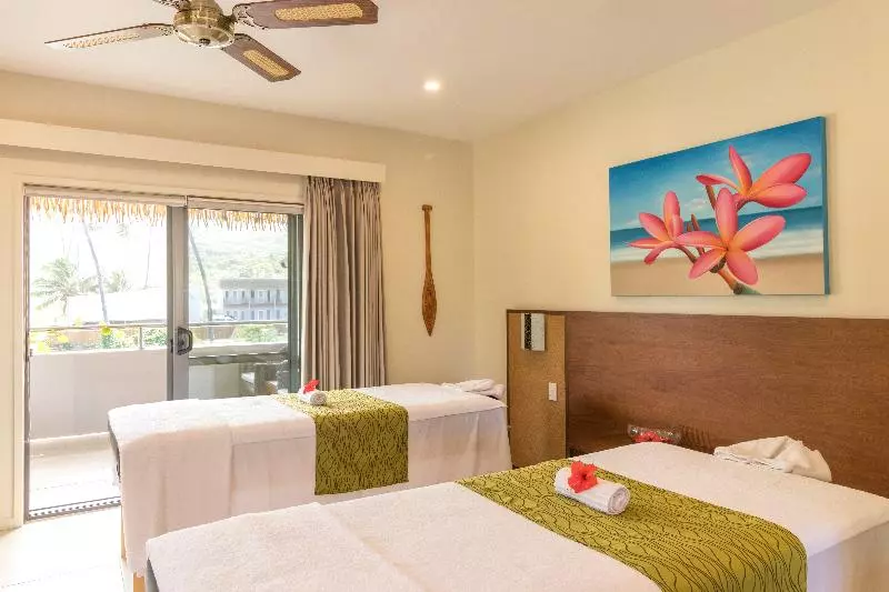Moana Sands Beachfront Hotel & Villas Moana Sands Beachfront Hotel & Villas