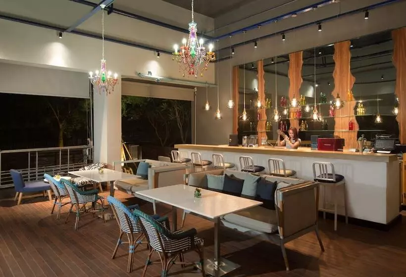 Fotos del hotel Delonix Hotel Karawang:  10
