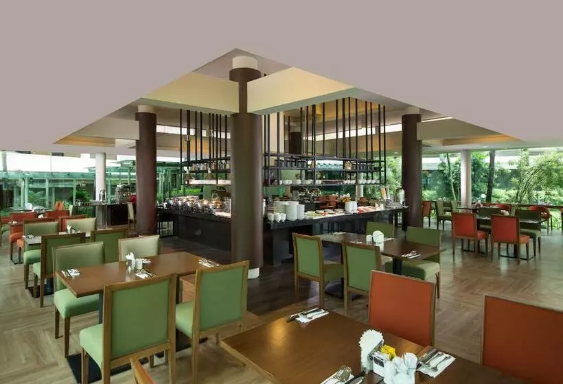 Fotos del hotel Delonix Hotel Karawang:  3
