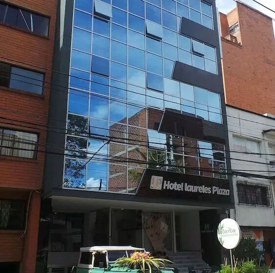 Laureles Plaza