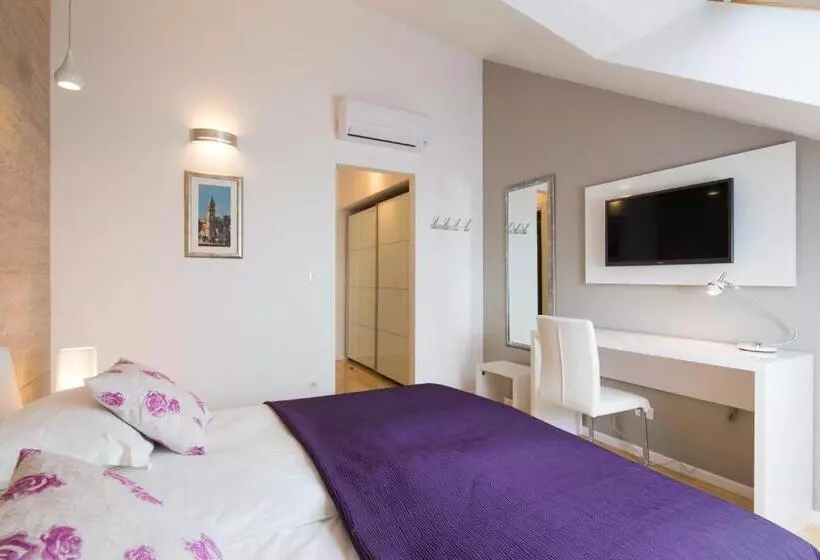 Laura Lux Suites