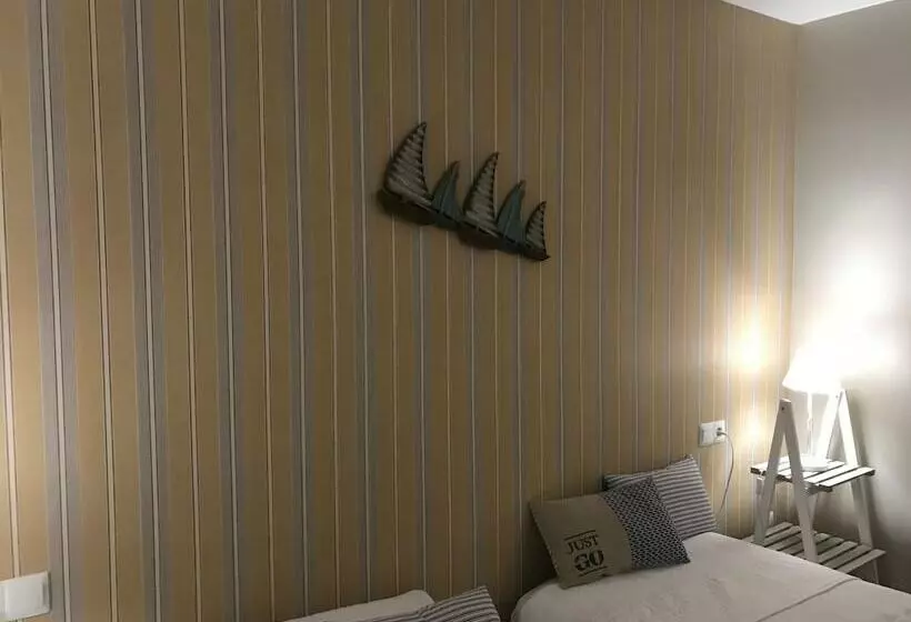 Fotos del hotel Hostal Llanda:  5