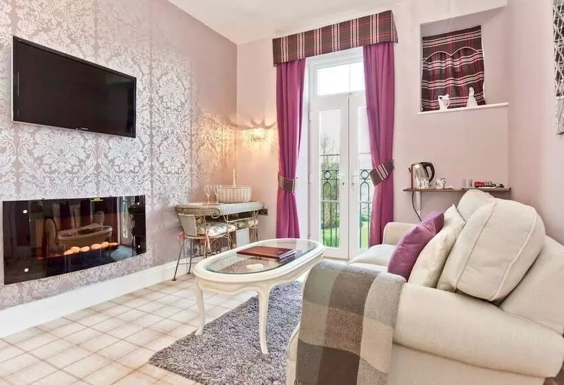 Fotos del hotel Bowness Bay Suites:  19
