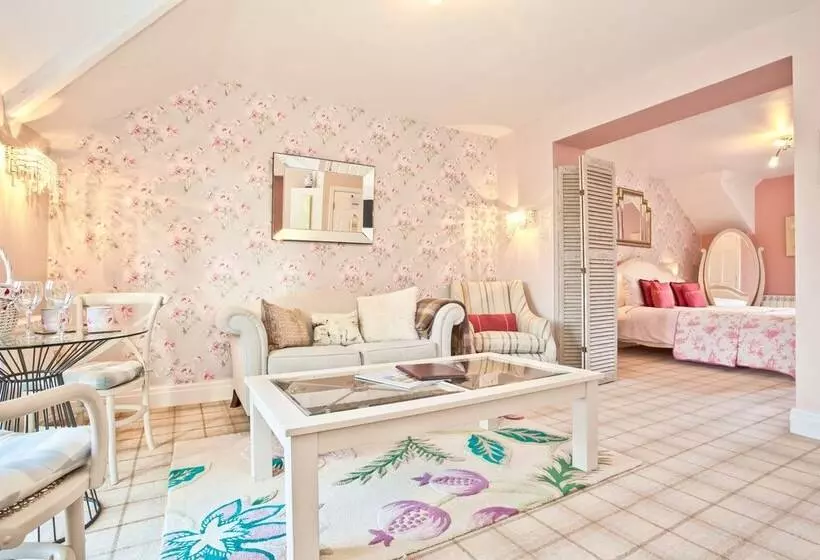 Fotos del hotel Bowness Bay Suites:  20