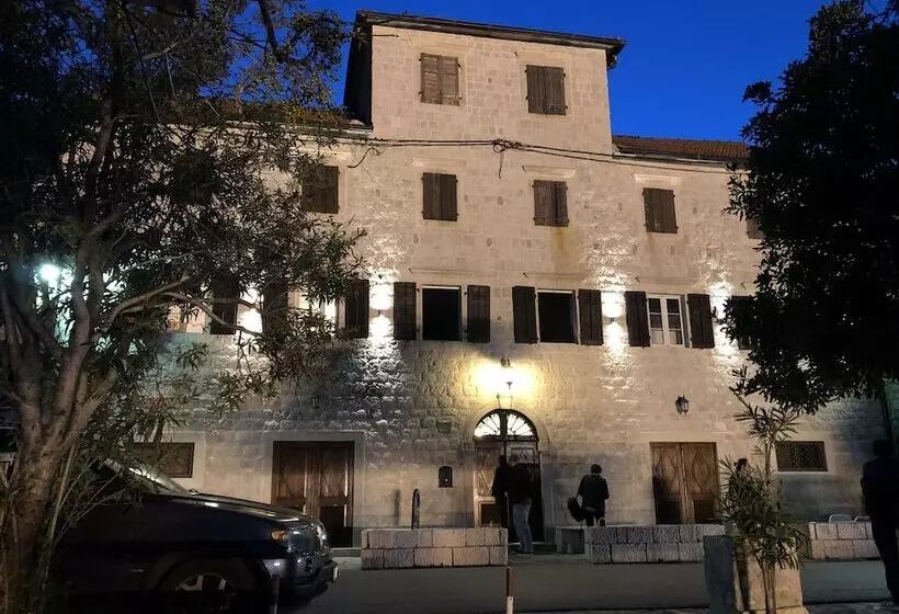 Villa Mariner