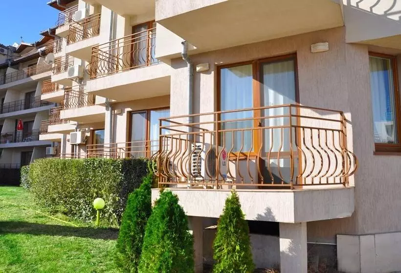 La Playa Apartments