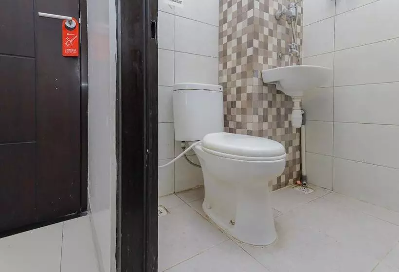 Fotos del hotel Reddoorz Plus Near Upn Veteran 2:  8