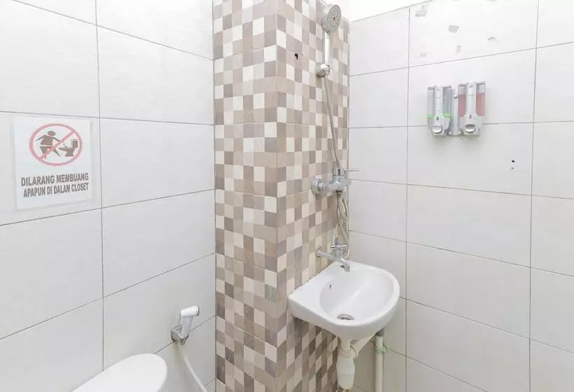 Fotos del hotel Reddoorz Plus Near Upn Veteran 2:  9