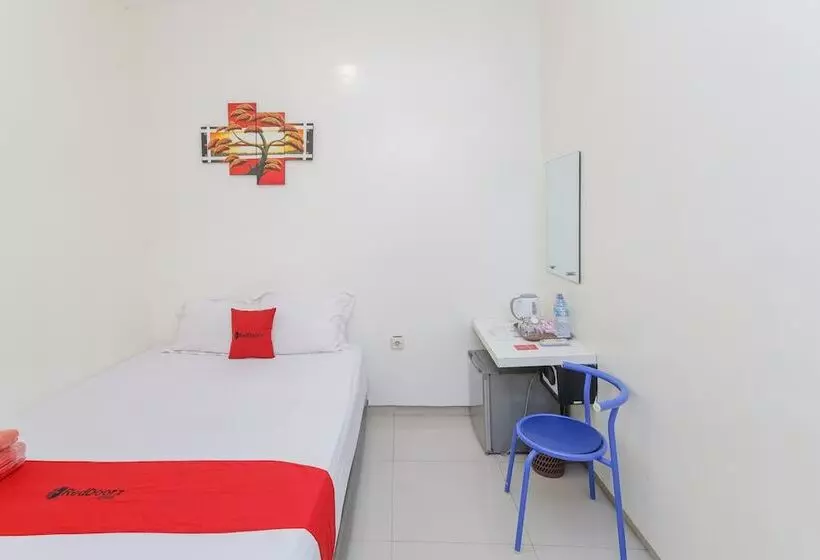 Fotos del hotel Reddoorz Plus Near Upn Veteran 2:  12