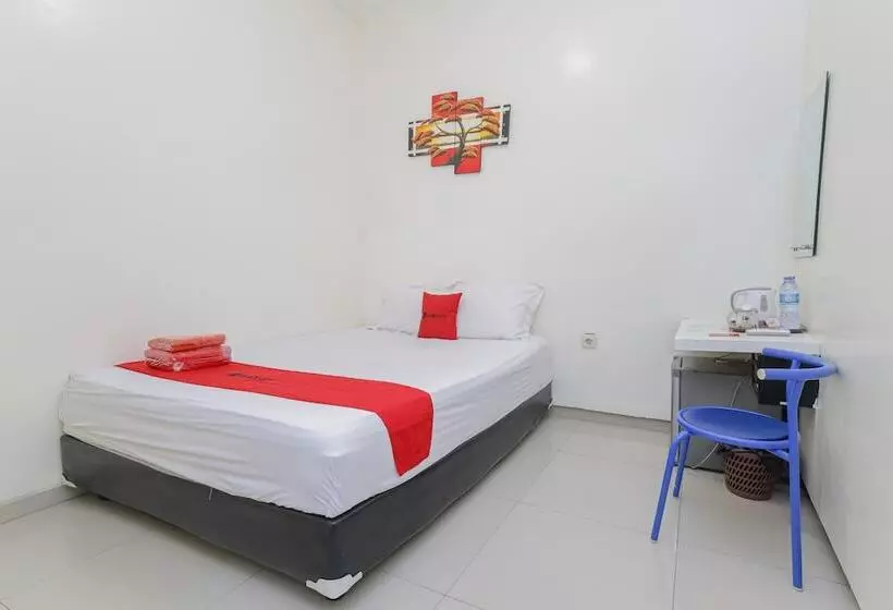 Fotos del hotel Reddoorz Plus Near Upn Veteran 2:  15
