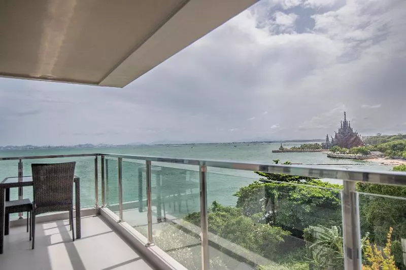 Fotos del hotel Golden Tulip Pattaya Beach Resort:  13
