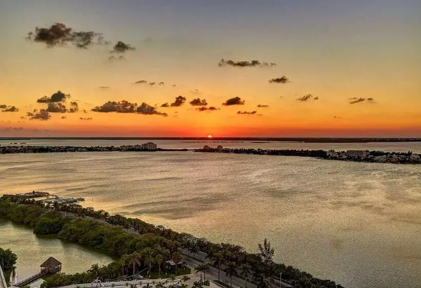 Fotos del hotel Royalton Chic Suites Cancun Resort &amp; Spa Adults Only  All Inclusive:  8