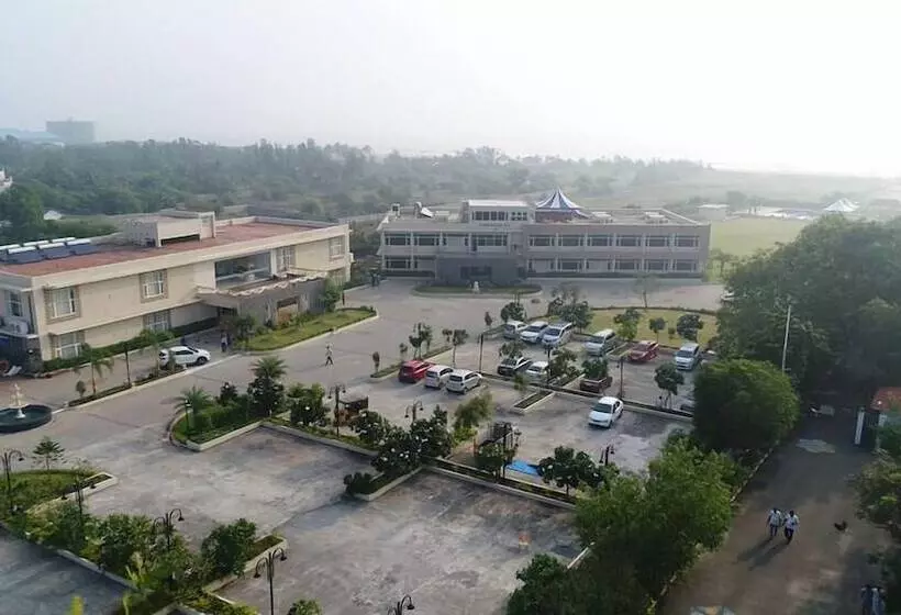 Fotos del hotel Landmark Pallavaa Beach Resorts:  10