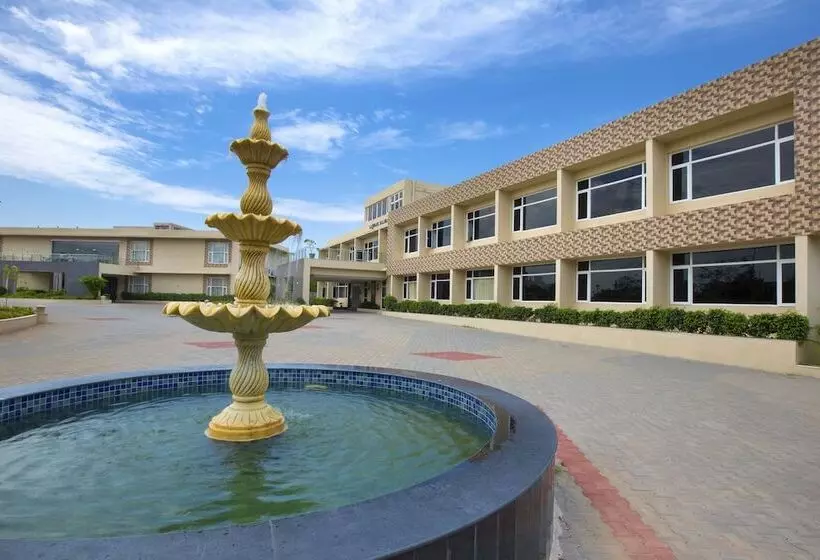 Fotos del hotel Landmark Pallavaa Beach Resorts:  15