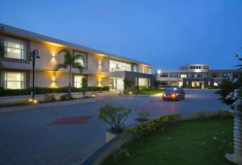 Fotos del hotel Landmark Pallavaa Beach Resorts:  9