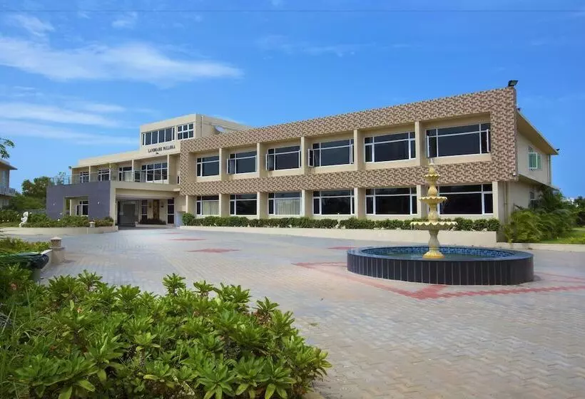 Fotos del hotel Landmark Pallavaa Beach Resorts:  14