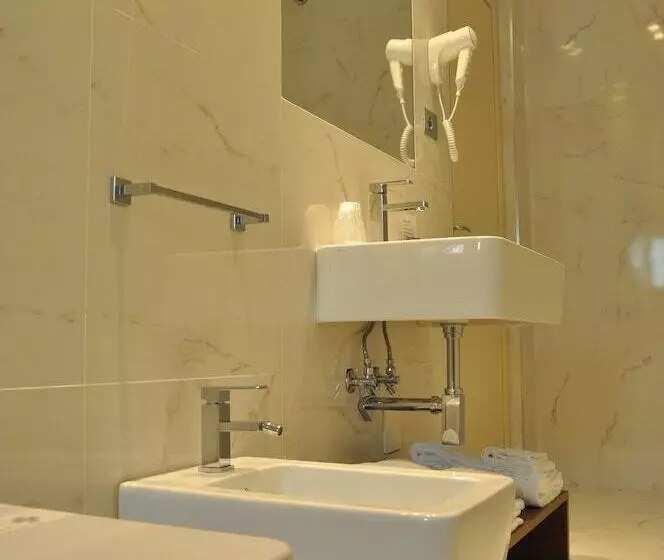 Fotos del hotel Hnn Luxury Suites:  17