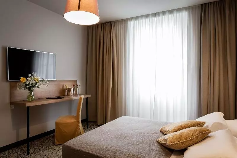 Fotos del hotel Hnn Luxury Suites:  12