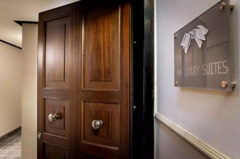 Fotos del hotel Hnn Luxury Suites:  9