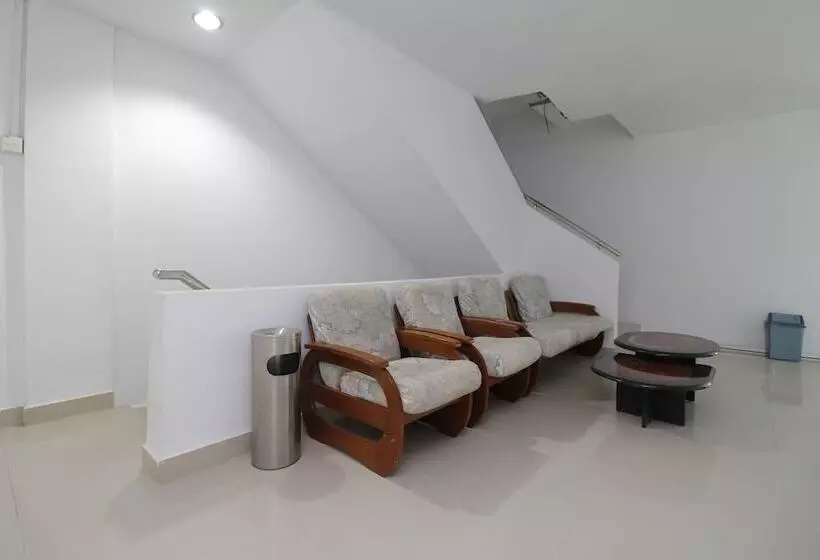 Fotos del hotel Reddoorz Plus Near Kepri Mall:  3