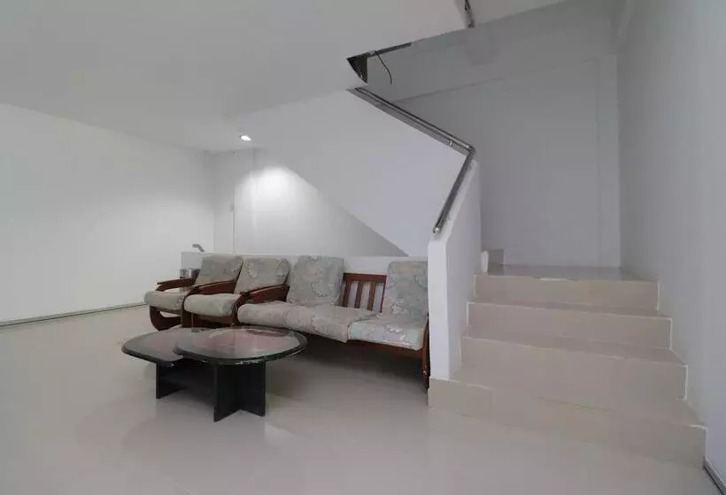 Fotos del hotel Reddoorz Plus Near Kepri Mall:  4