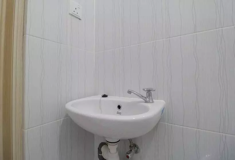 Fotos del hotel Reddoorz Plus Near Kepri Mall:  6