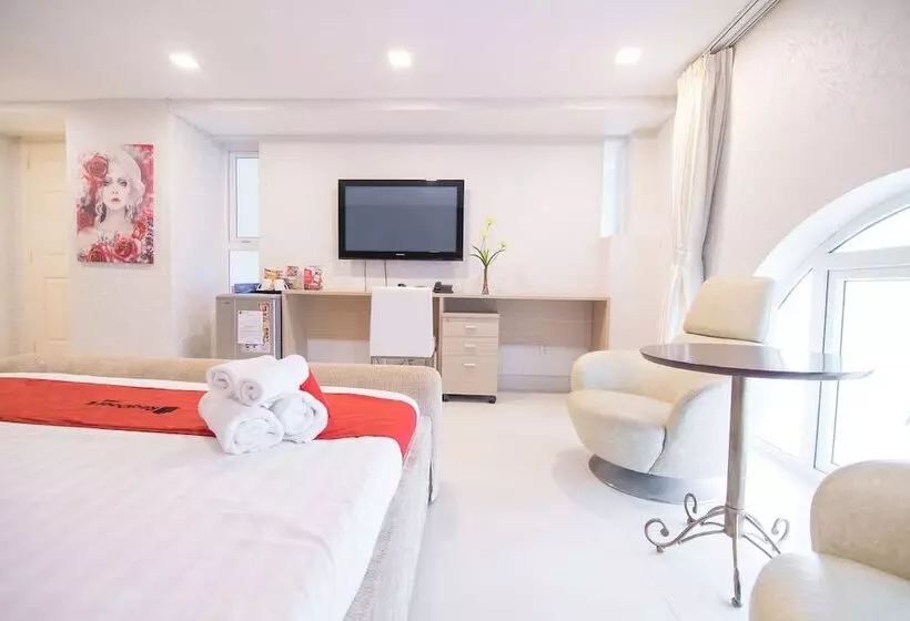 Fotos del hotel Reddoorz Plus Near Secc 2 :  6