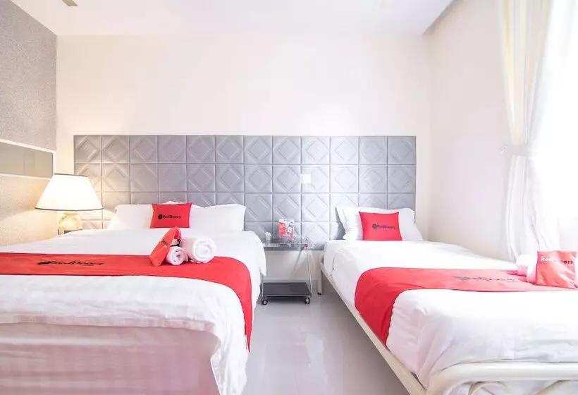 Fotos del hotel Reddoorz Plus Near Secc 2 :  9