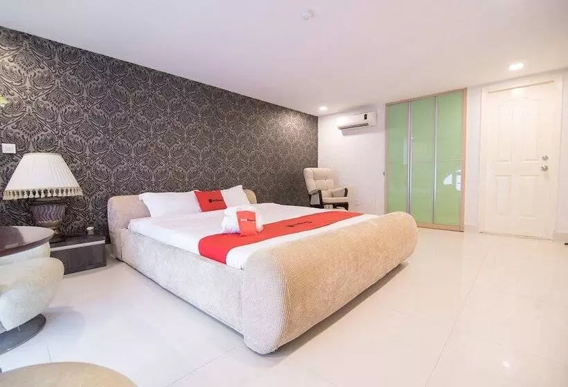 Fotos del hotel Reddoorz Plus Near Secc 2 :  3