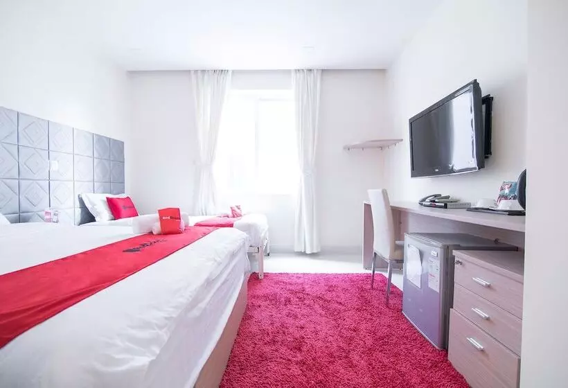 Fotos del hotel Reddoorz Plus Near Secc 2 :  11