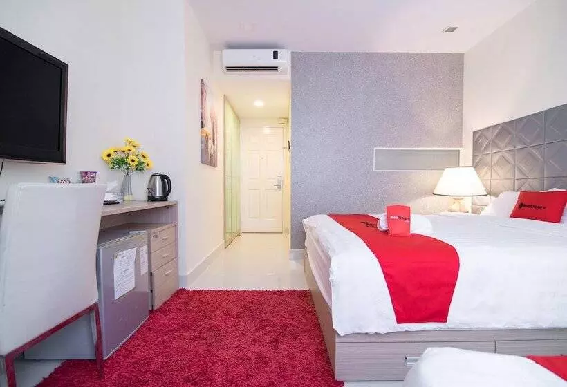 Fotos del hotel Reddoorz Plus Near Secc 2 :  7
