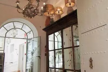 Overland Suites Catedral - Sevilla