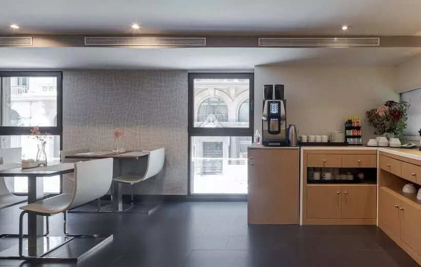 Fotos del hotel Ilunion Almirante:  28