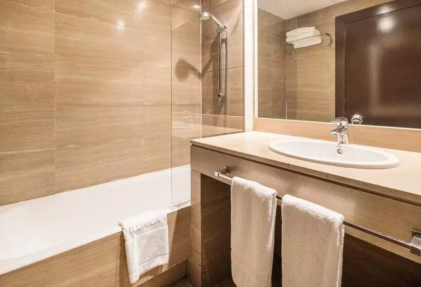 Fotos del hotel Ilunion Almirante:  13