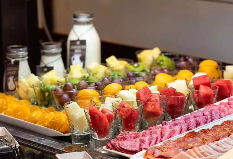 Fotos del hotel Madrid Plaza De España Affiliated By Meliá:  28