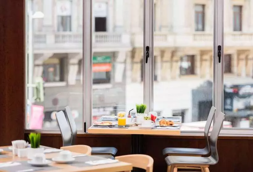 Fotos del hotel Madrid Plaza De España Affiliated By Meliá:  54