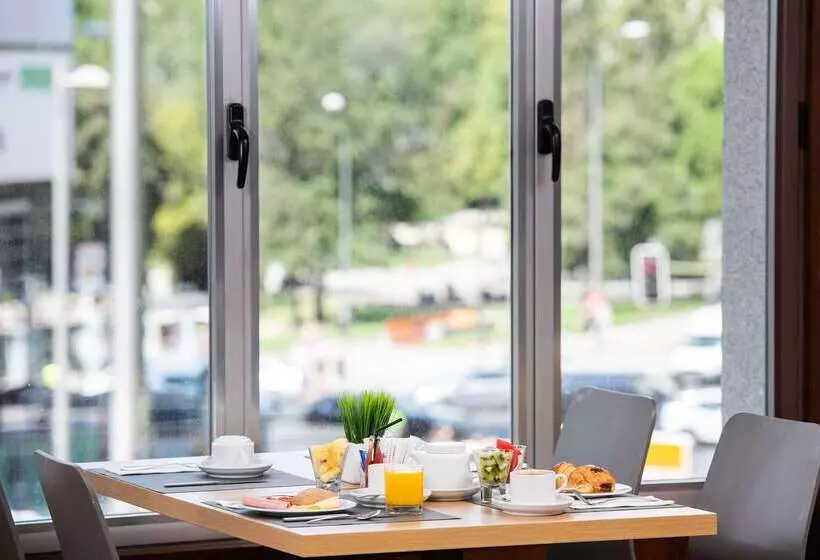 Fotos del hotel Madrid Plaza De España Affiliated By Meliá:  53