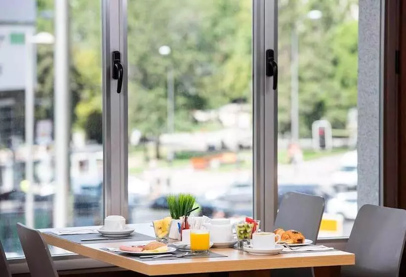 Fotos del hotel Madrid Plaza De España Affiliated By Meliá:  52