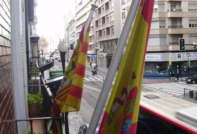 Fotos del hotel Hostal Cataluña:  9