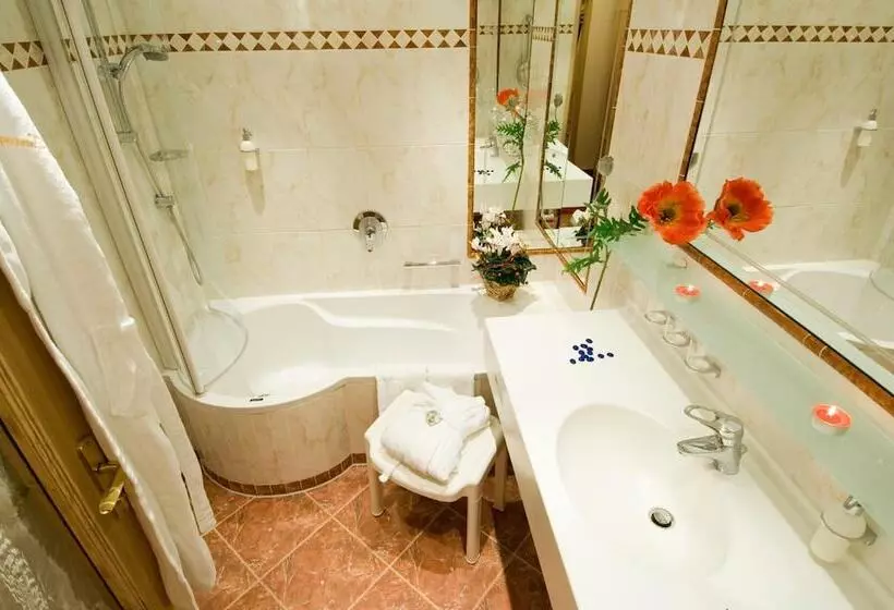 Fotos del hotel Alpenhotel Fernau:  25