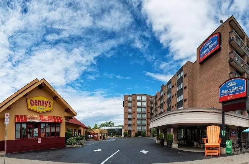 Fotos del hotel Howard Johnson Plaza By Wyndham By The Falls Niagara Falls:  1